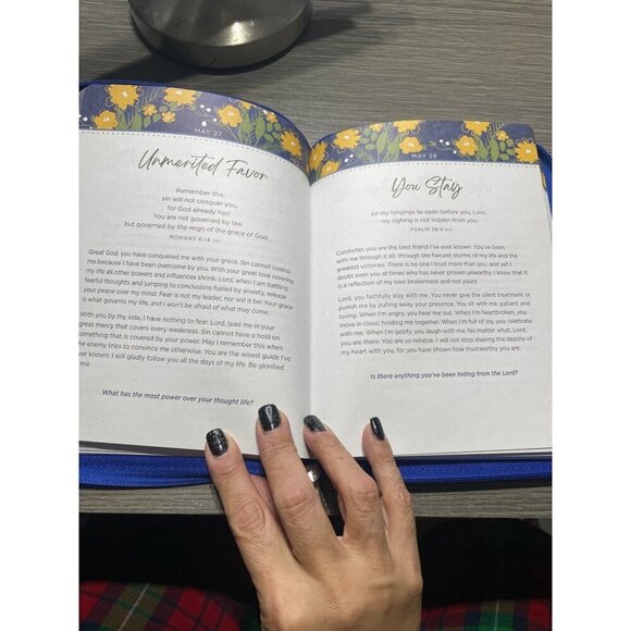 365 Days Of Prayer For Life Devotional Book With Zippered Blue Faux Leather Cove - Picture 7 of 9